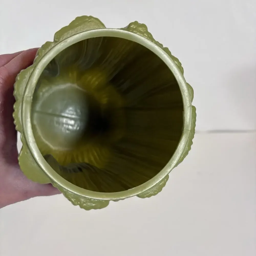 Vintage Sterilite Celery Crisper Vegetable Shaped Green Plastic Container w/ Lid